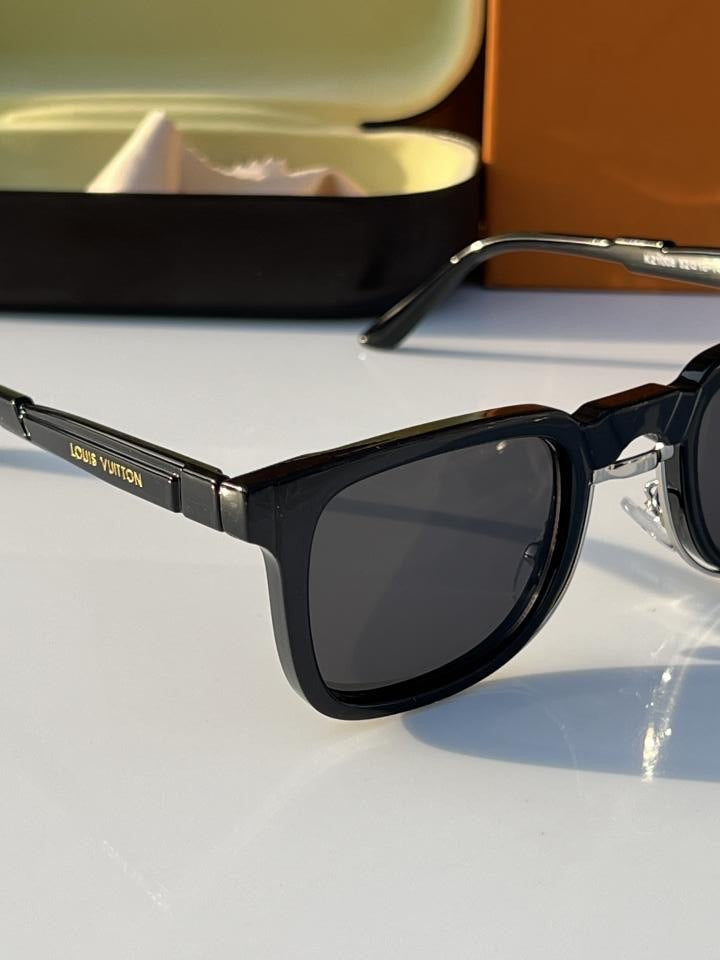 Louis Vuitton Black 1008